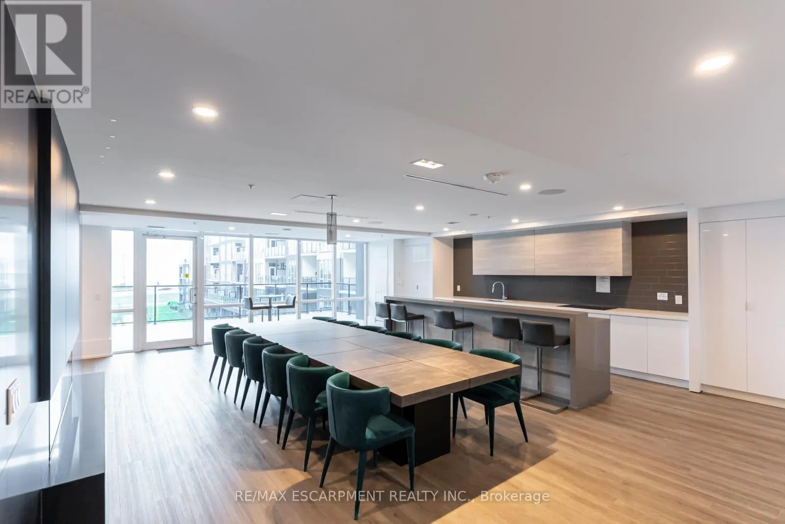 513 - 16 CONCORD PLACE