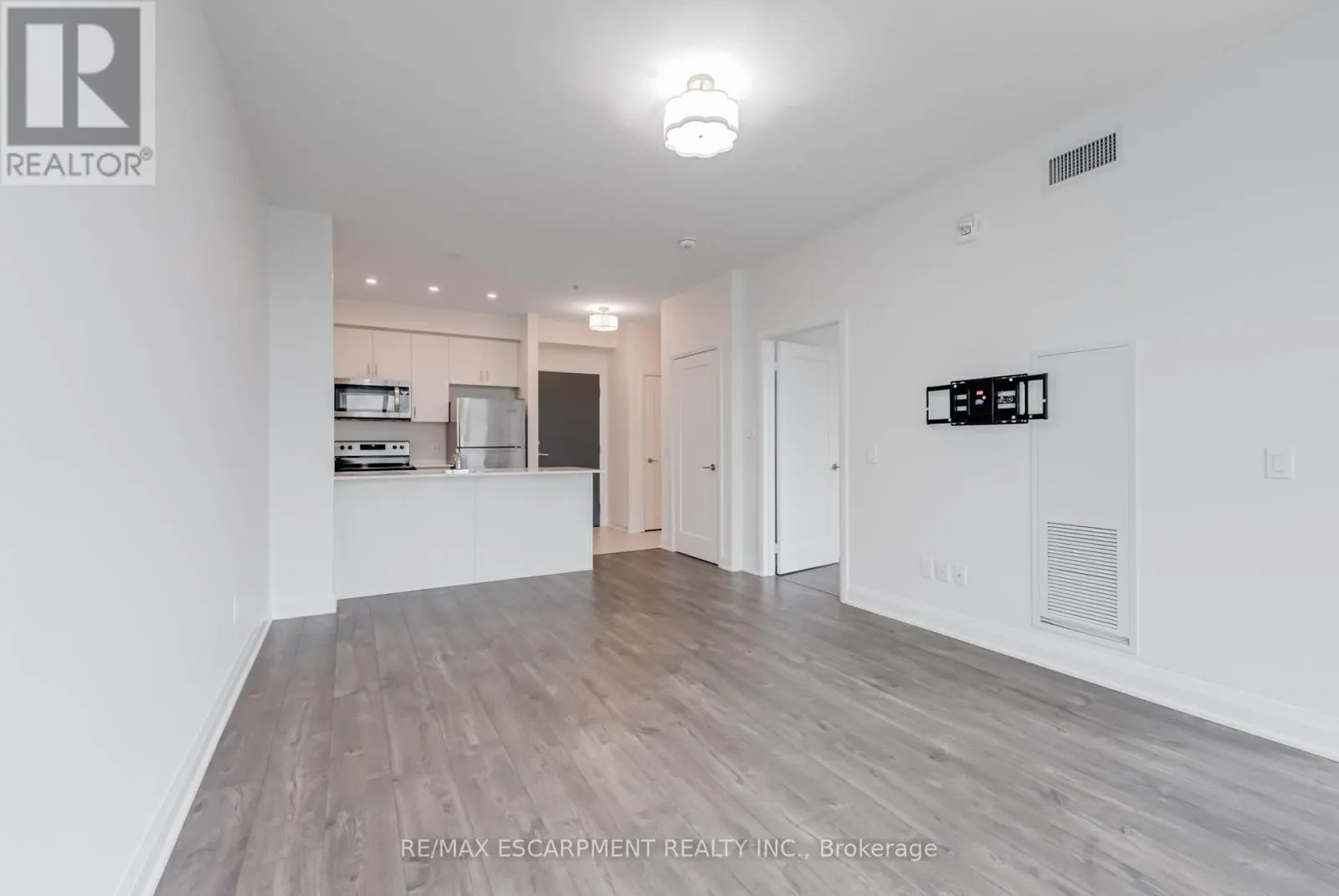 513 - 16 CONCORD PLACE