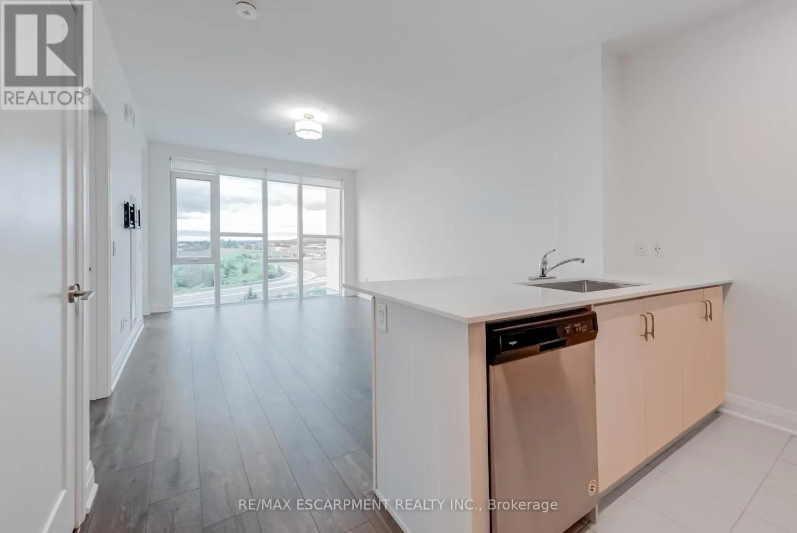 513 - 16 CONCORD PLACE