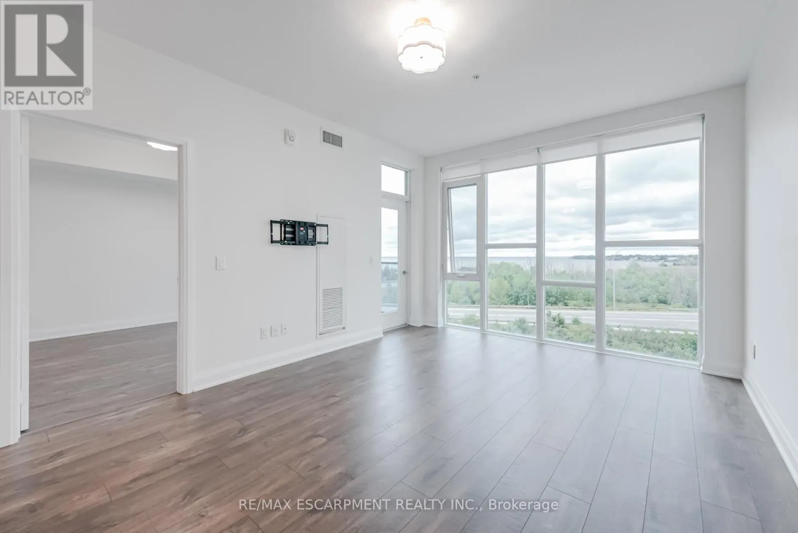513 - 16 CONCORD PLACE