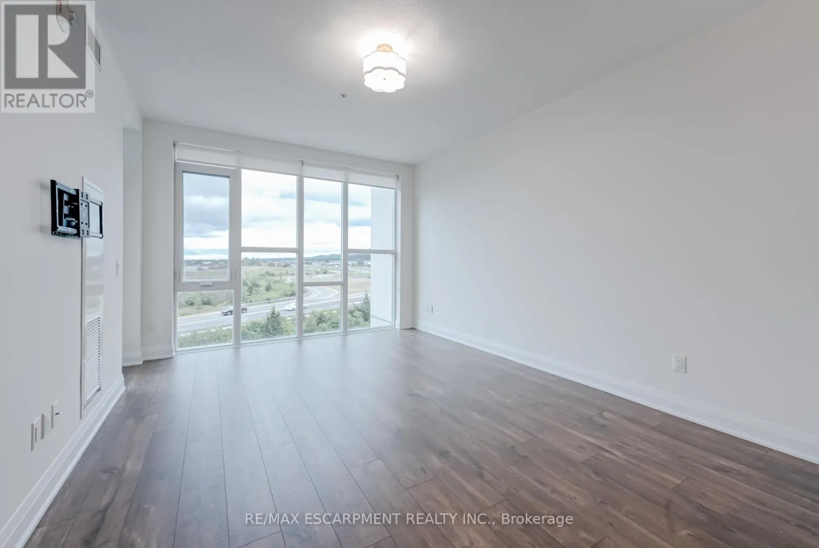 513 - 16 CONCORD PLACE