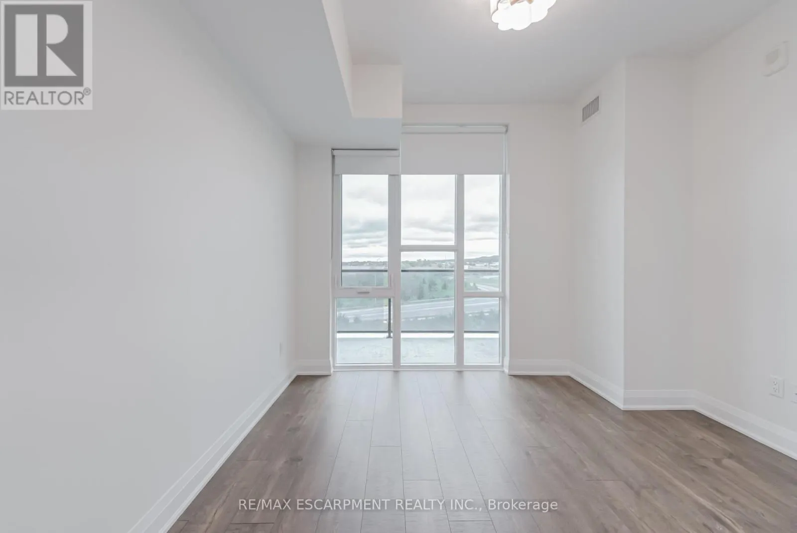 513 - 16 CONCORD PLACE