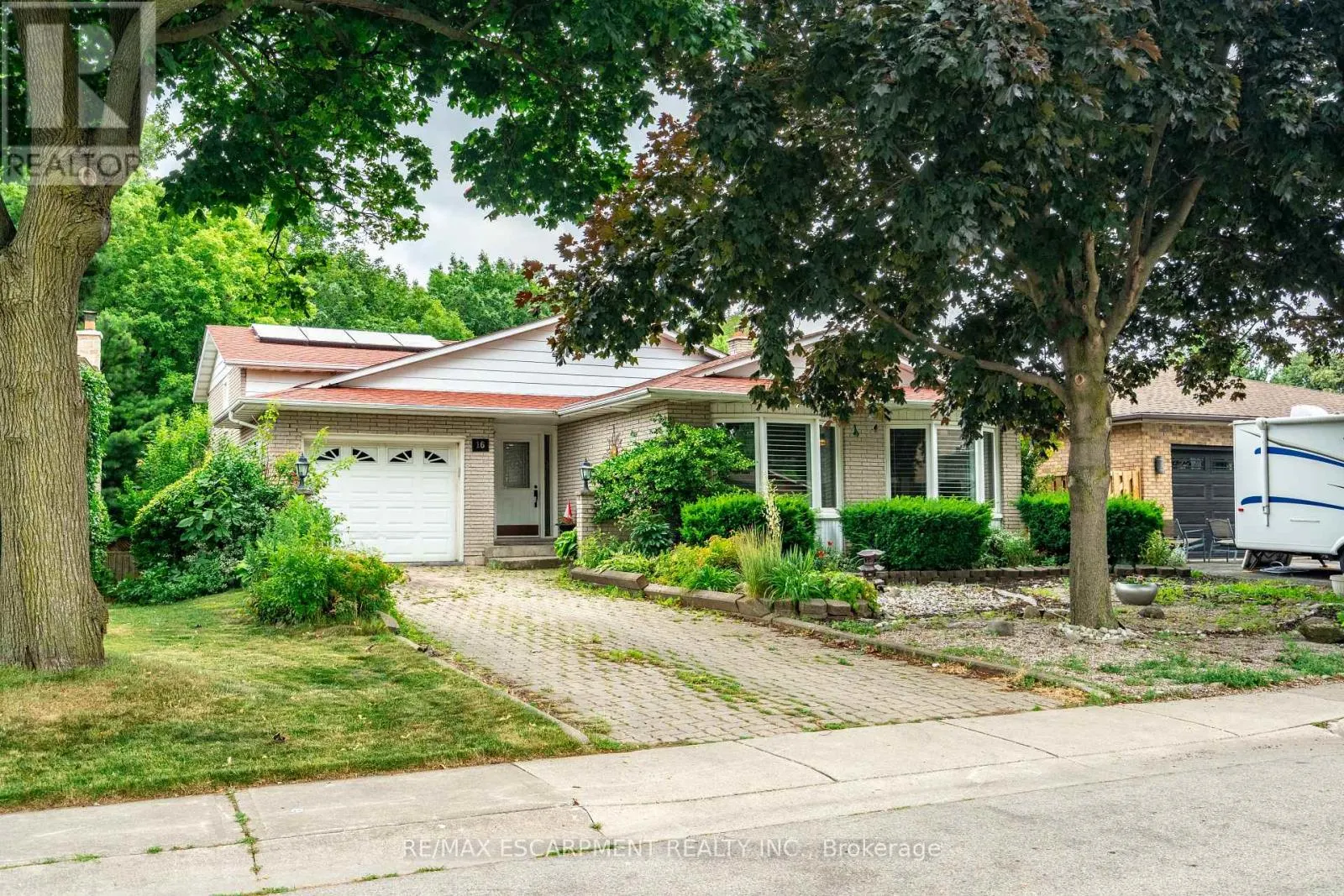 16 FLAMINGO DRIVE