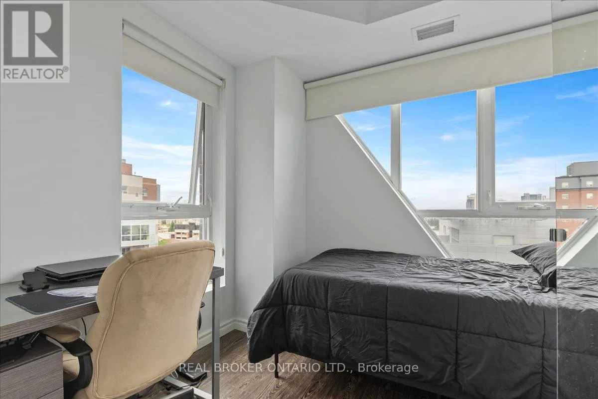 1105 - 158 KING STREET N