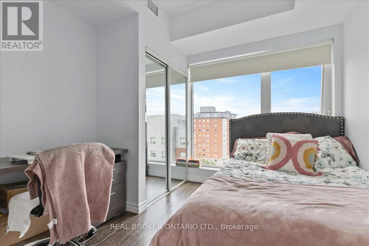 1105 - 158 KING STREET N
