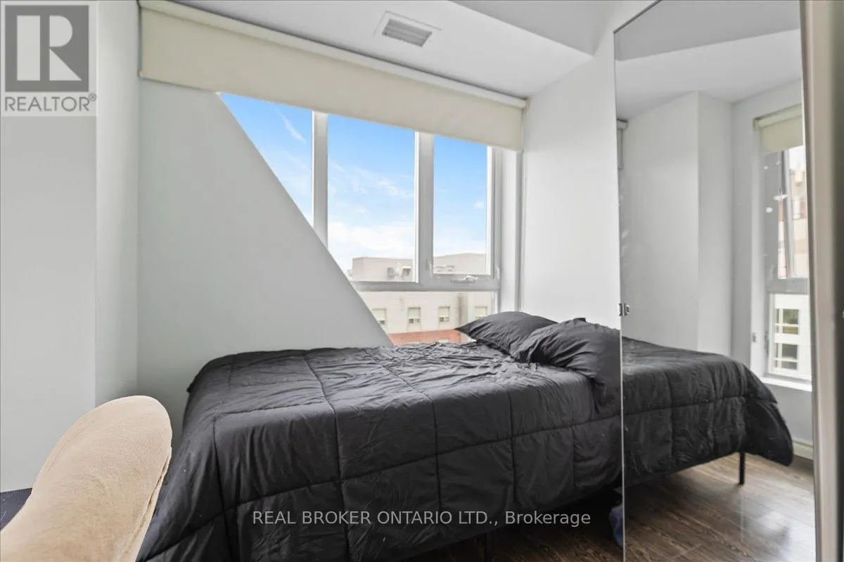 1105 - 158 KING STREET N
