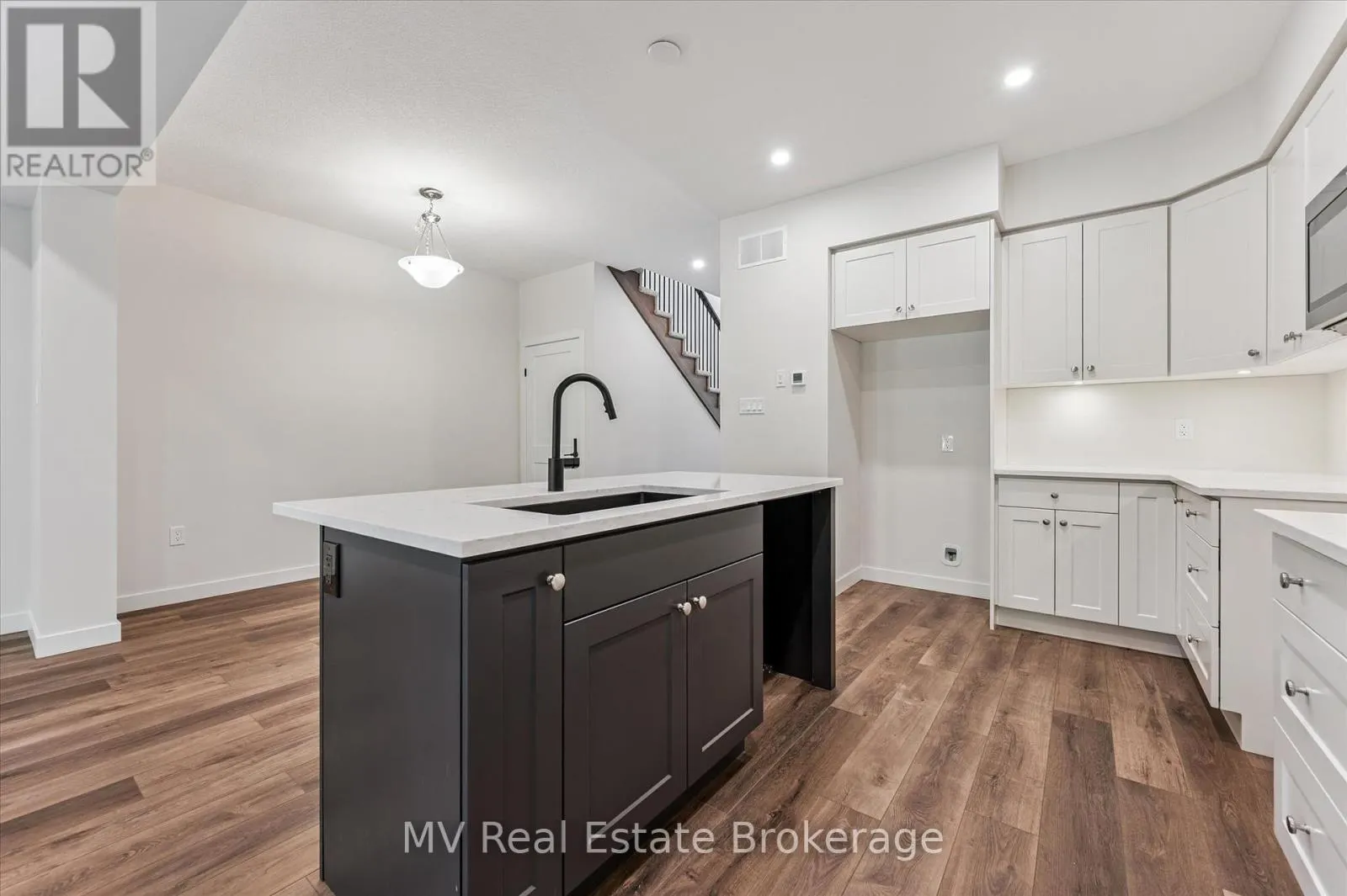 46 FIELDSTONE LANE PRIVATE