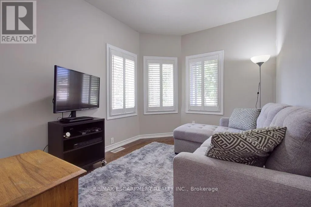 44 IRONGATE DRIVE