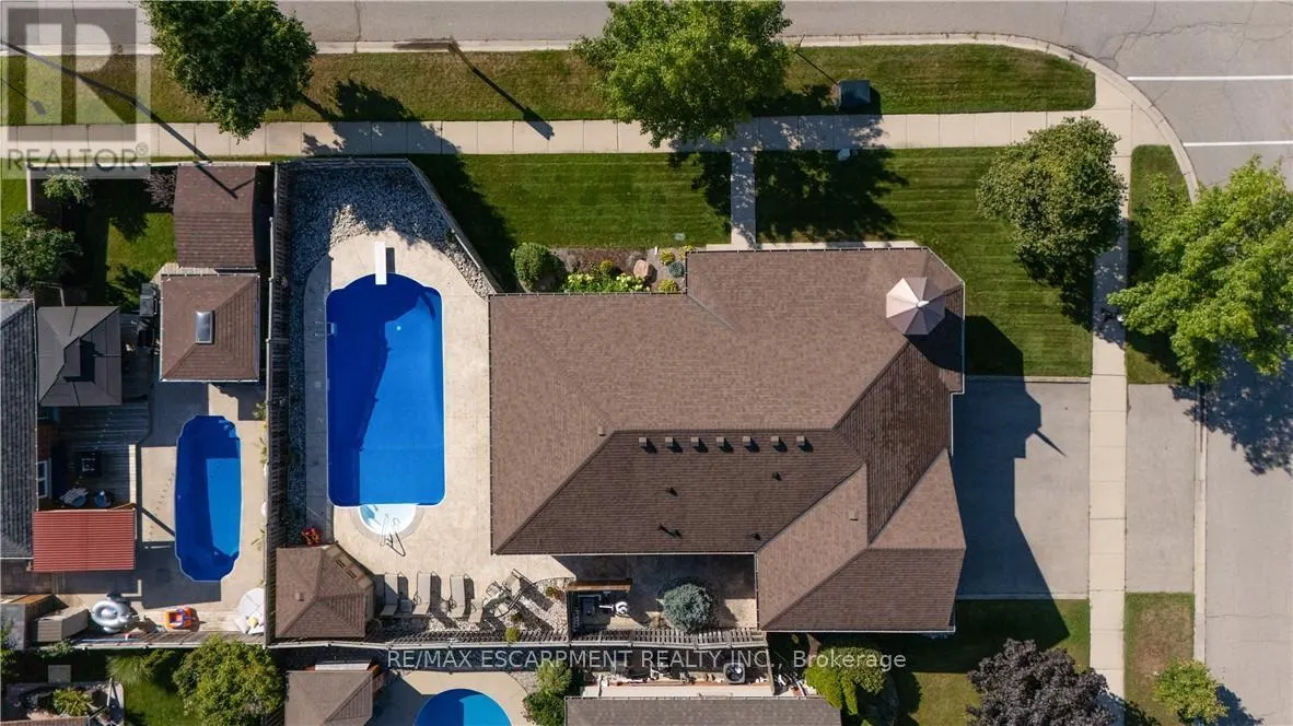 44 IRONGATE DRIVE
