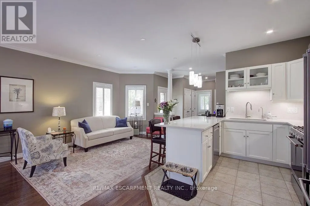 44 IRONGATE DRIVE
