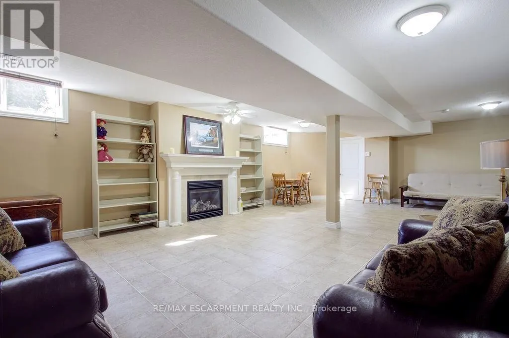 44 IRONGATE DRIVE