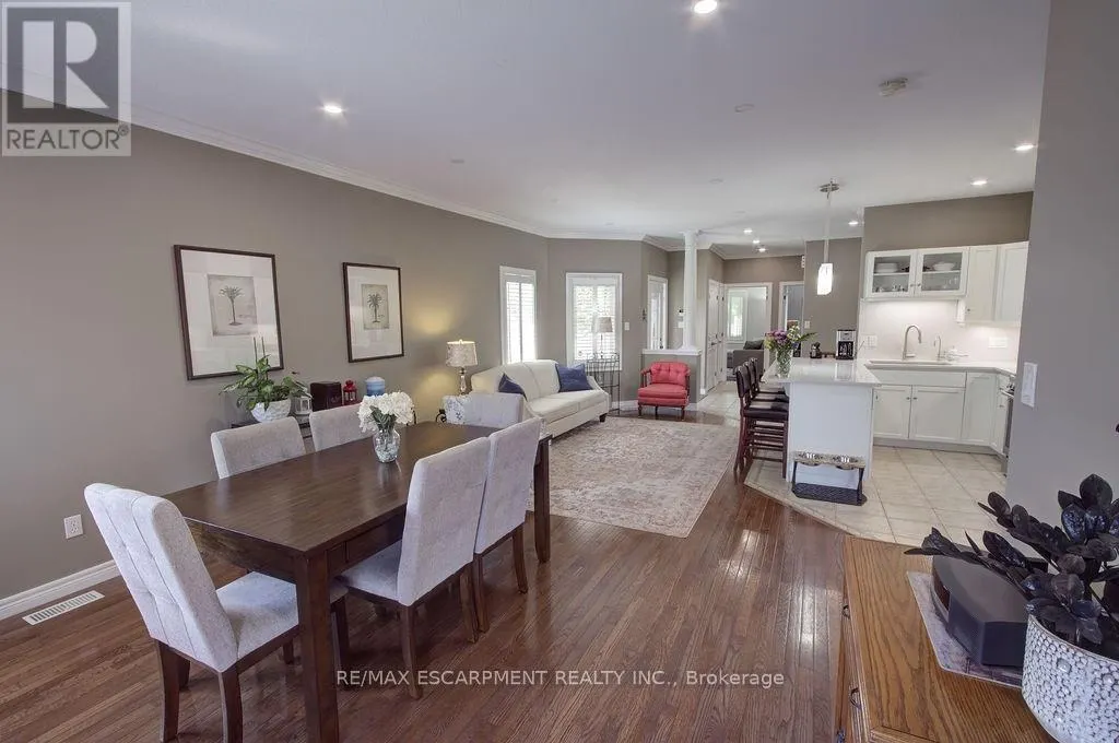 44 IRONGATE DRIVE