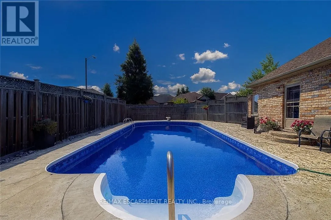 44 IRONGATE DRIVE