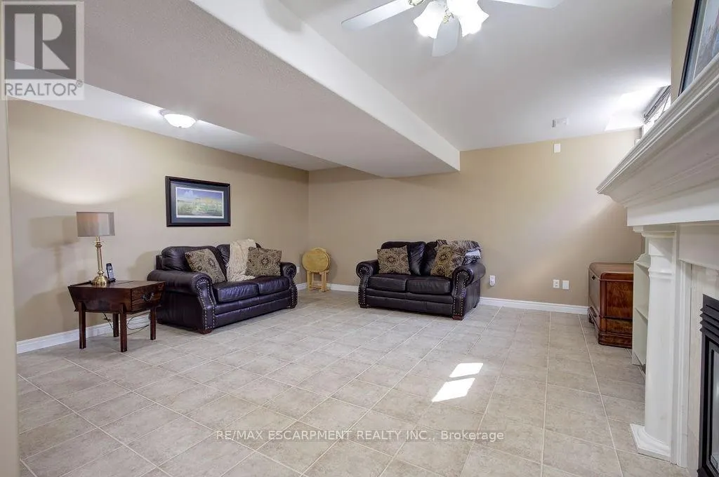 44 IRONGATE DRIVE