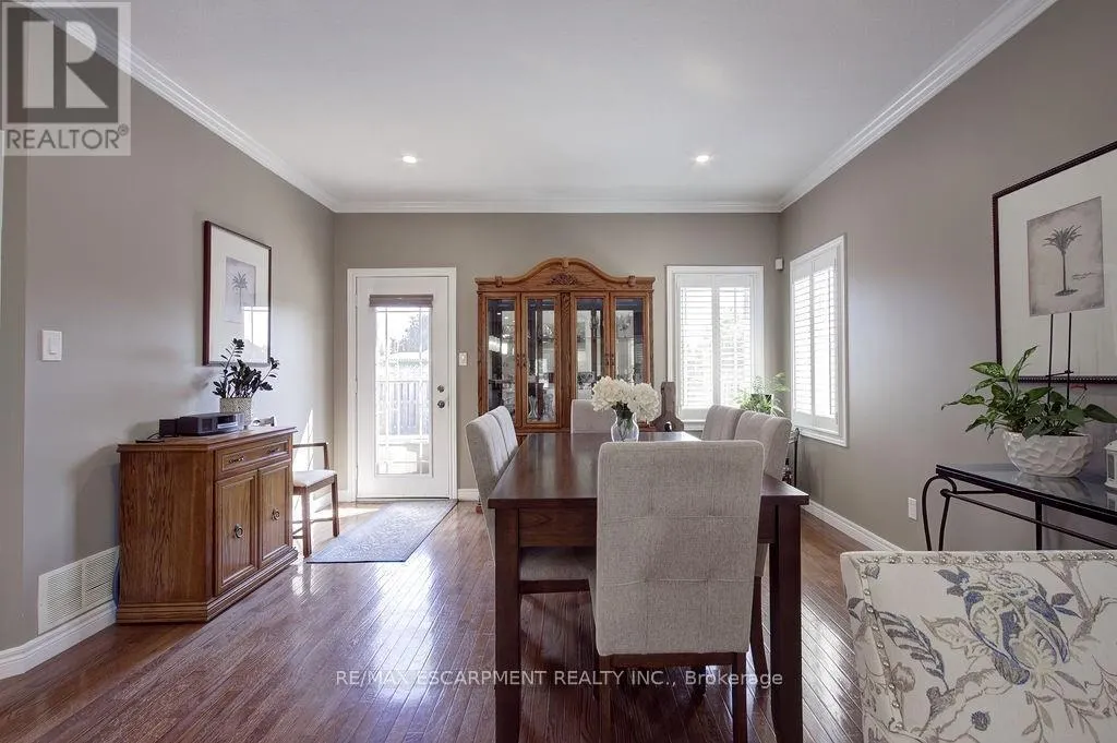 44 IRONGATE DRIVE