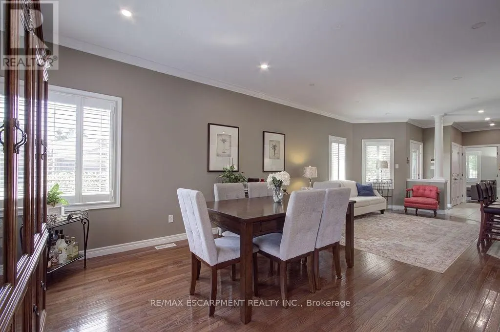 44 IRONGATE DRIVE