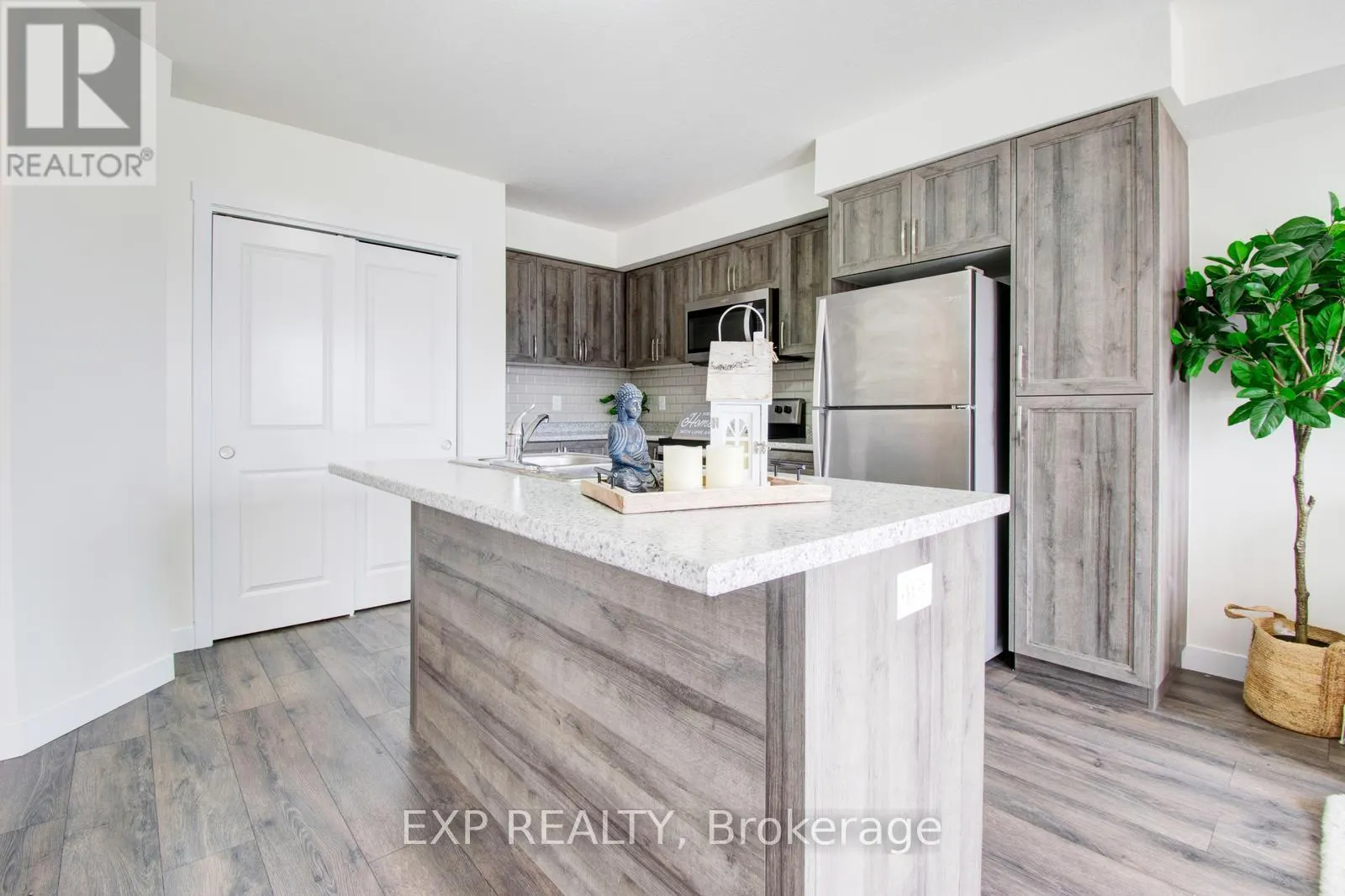 E - 150 ROCHEFORT STREET