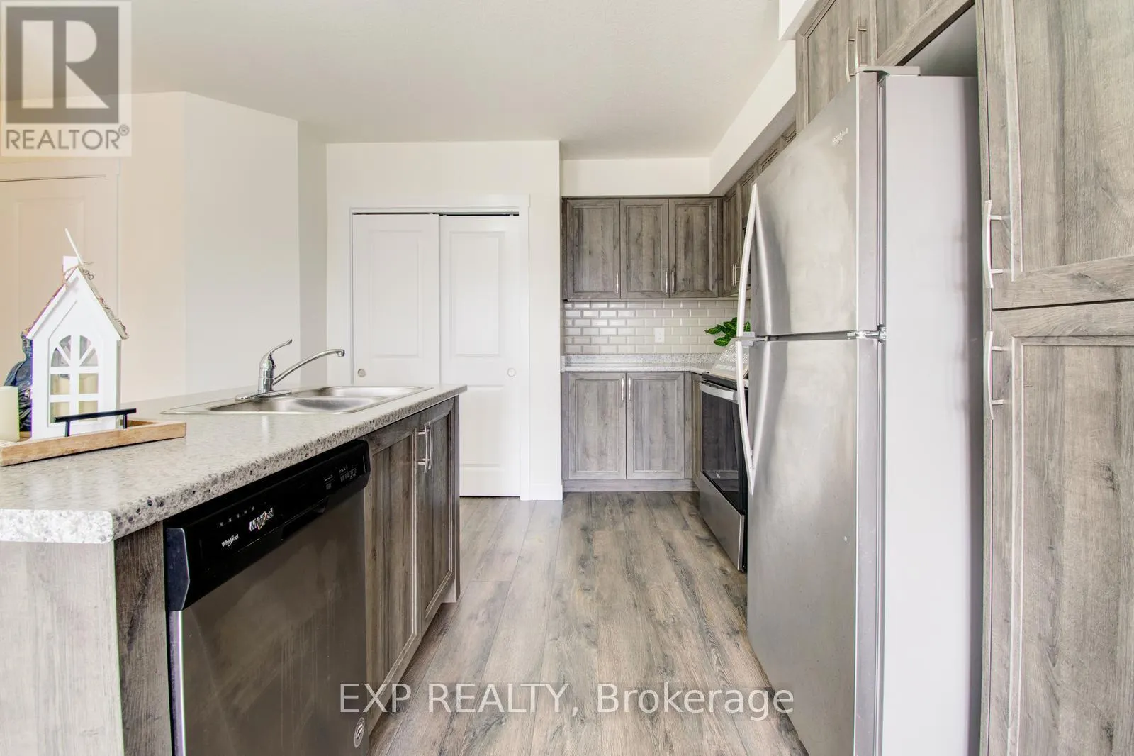 E - 150 ROCHEFORT STREET