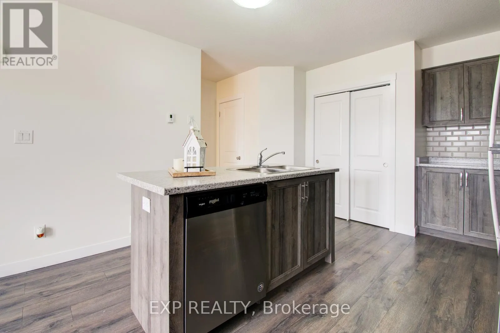 E - 150 ROCHEFORT STREET