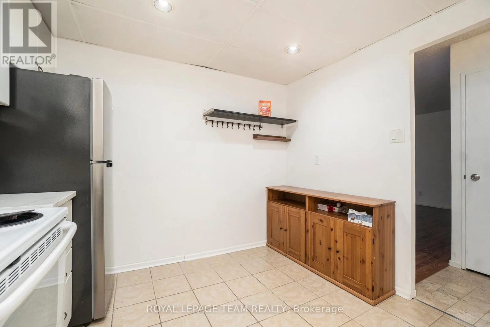 701 - 141 SOMERSET STREET W