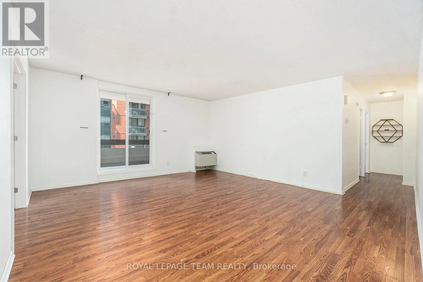 701 - 141 SOMERSET STREET W