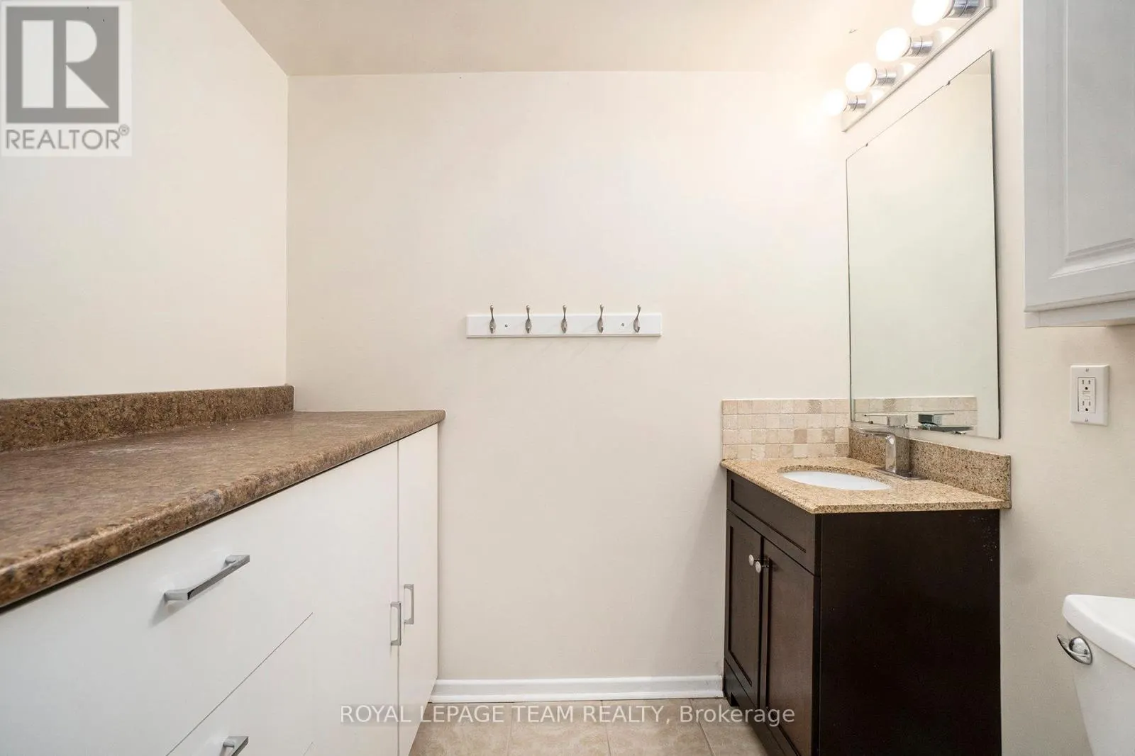 701 - 141 SOMERSET STREET W