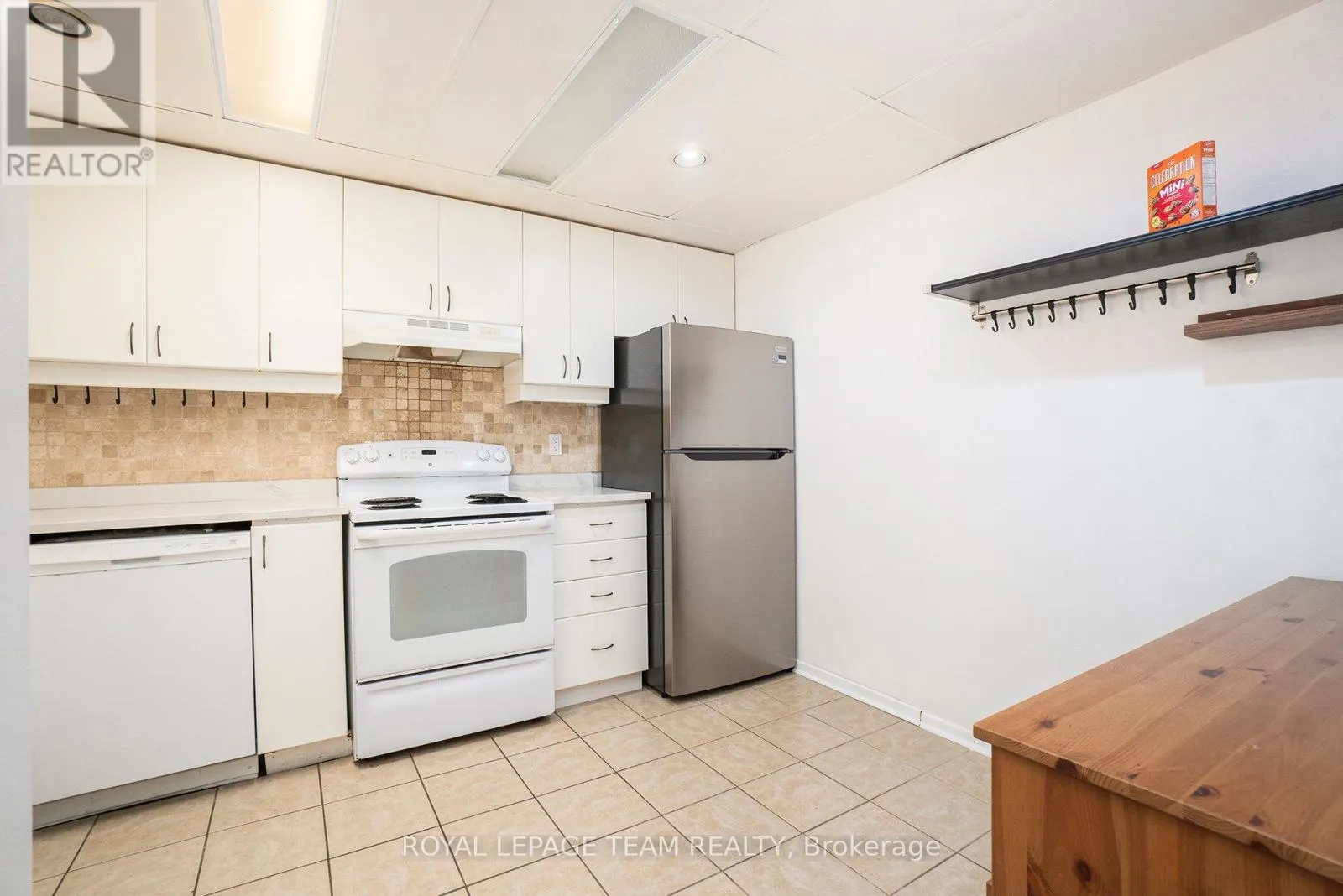 701 - 141 SOMERSET STREET W