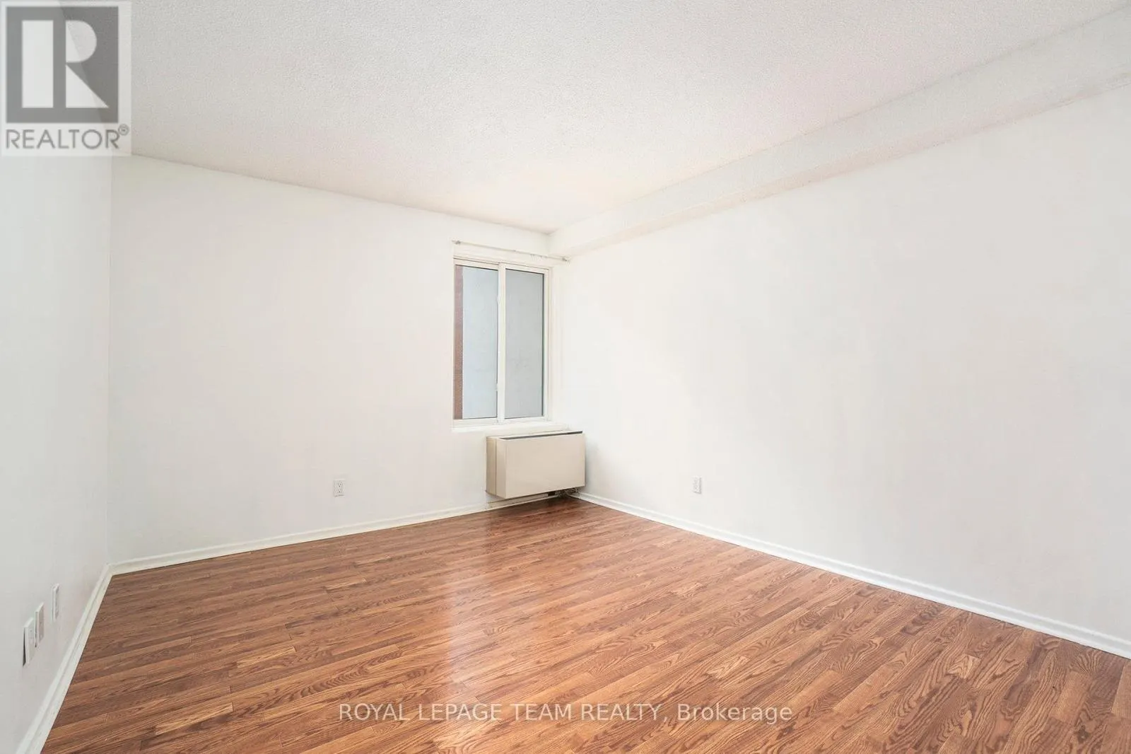 701 - 141 SOMERSET STREET W