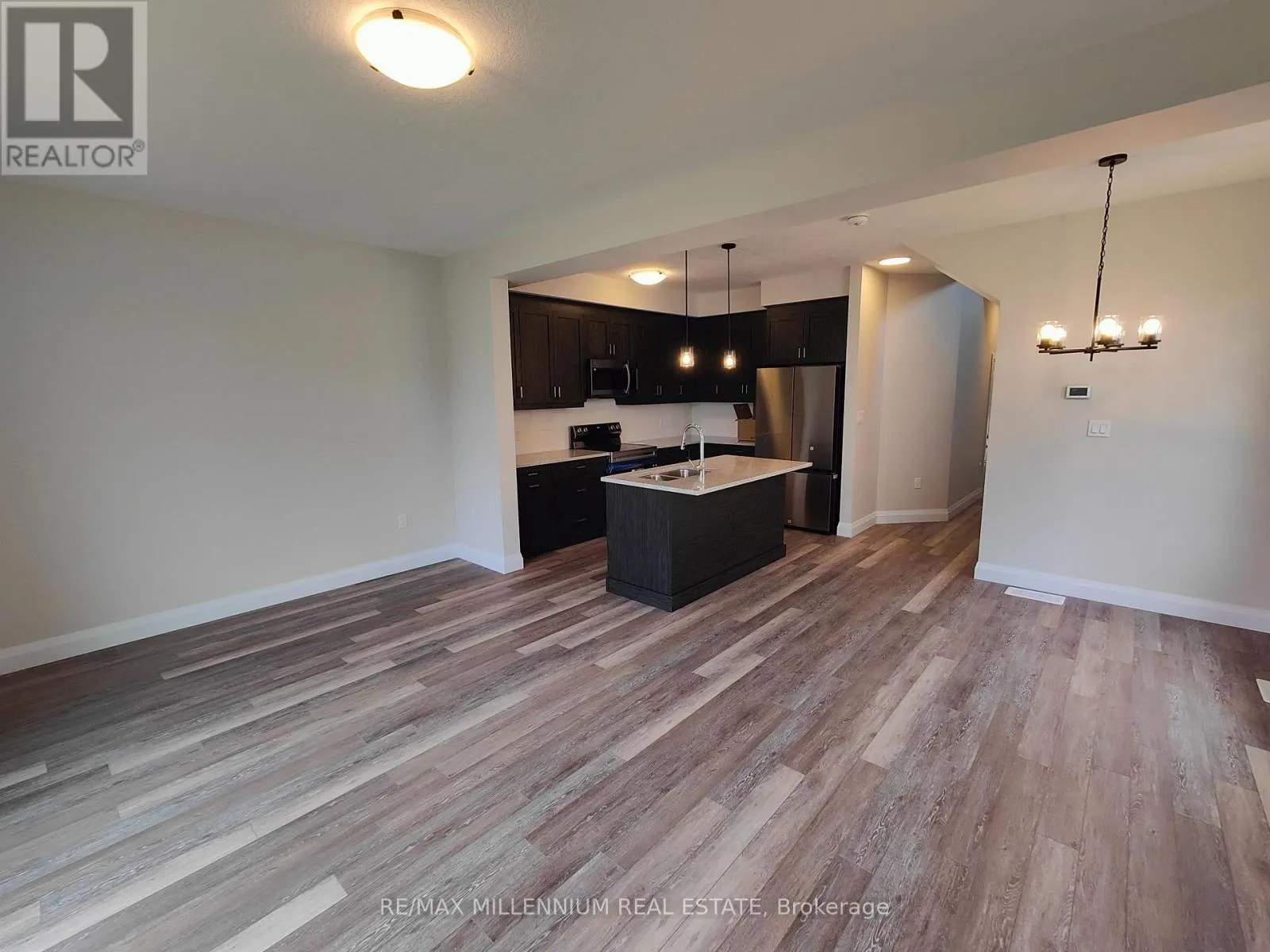 6 - 143 ELGIN STREET N