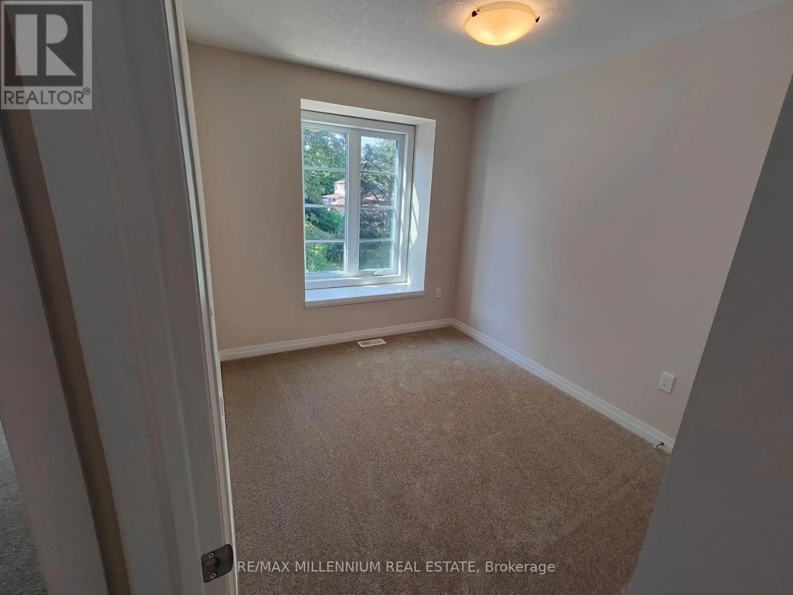6 - 143 ELGIN STREET N