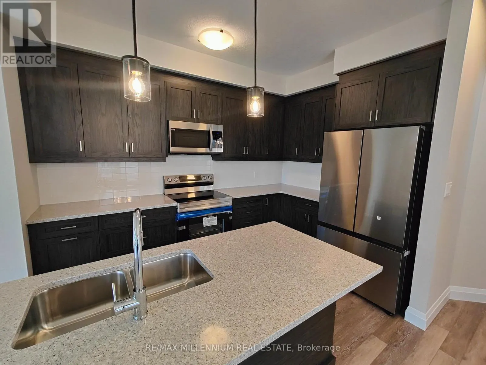 6 - 143 ELGIN STREET N