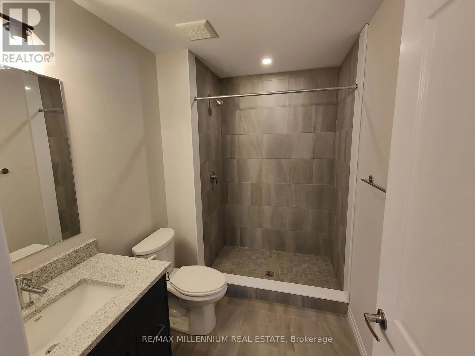 6 - 143 ELGIN STREET N