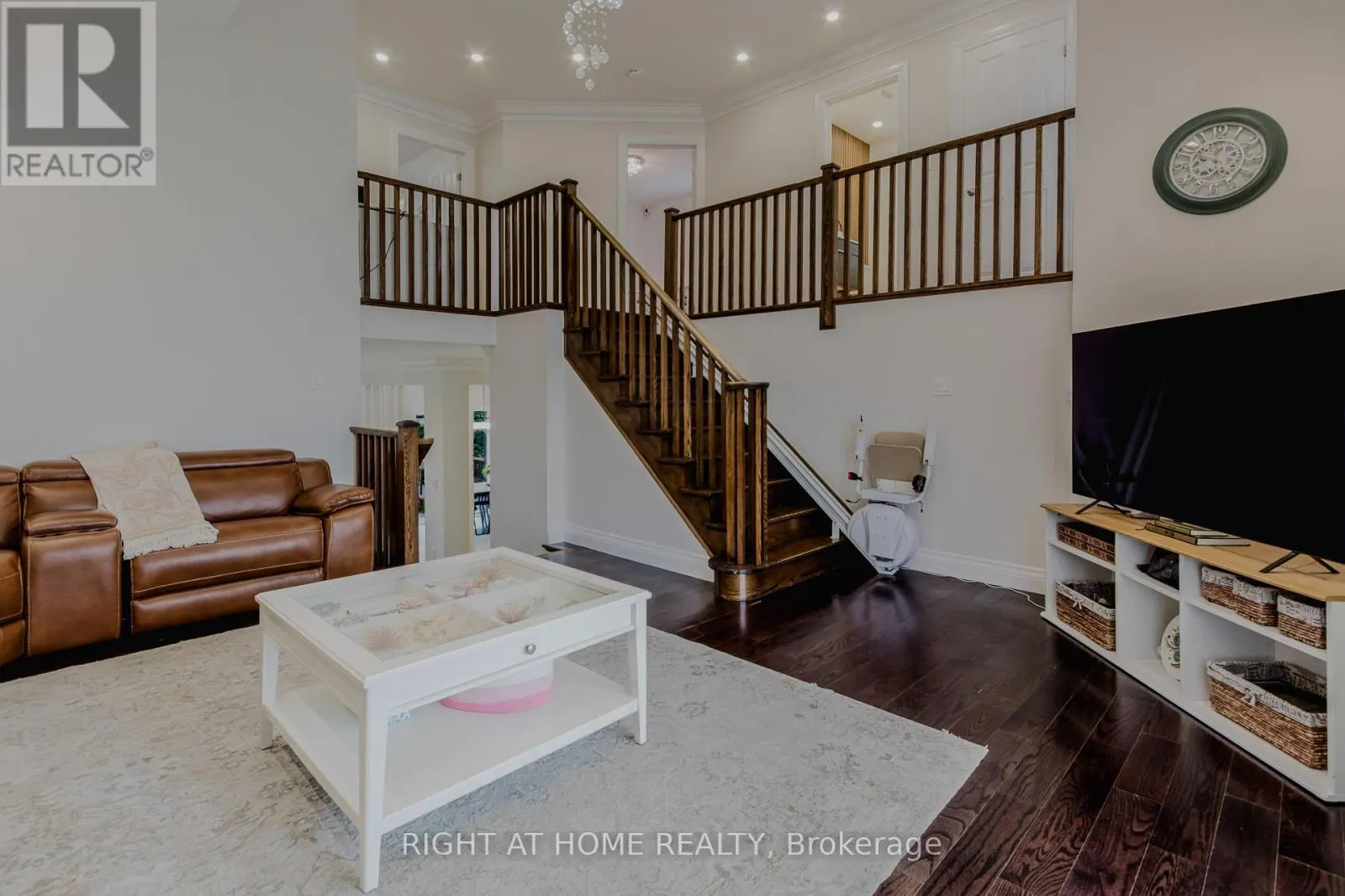 12 BANKFIELD CRESCENT