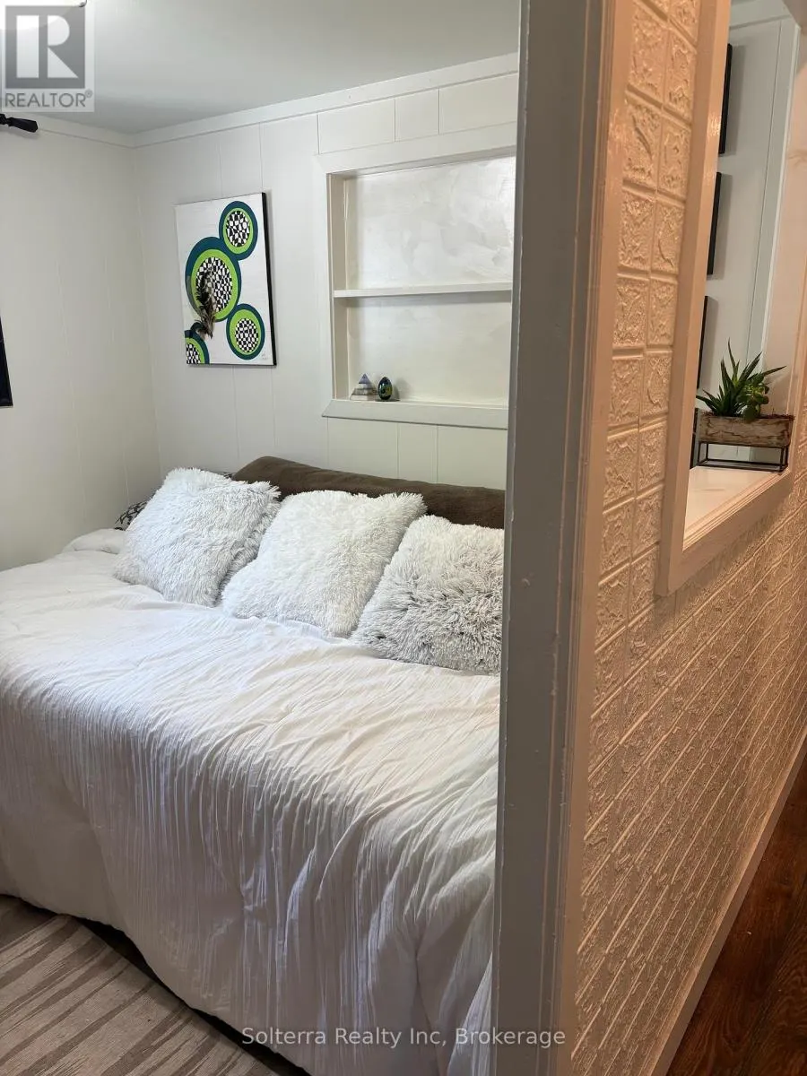 UNIT 402 - 1713 HIGHWAY 11, SOUTH S, #Unit 402