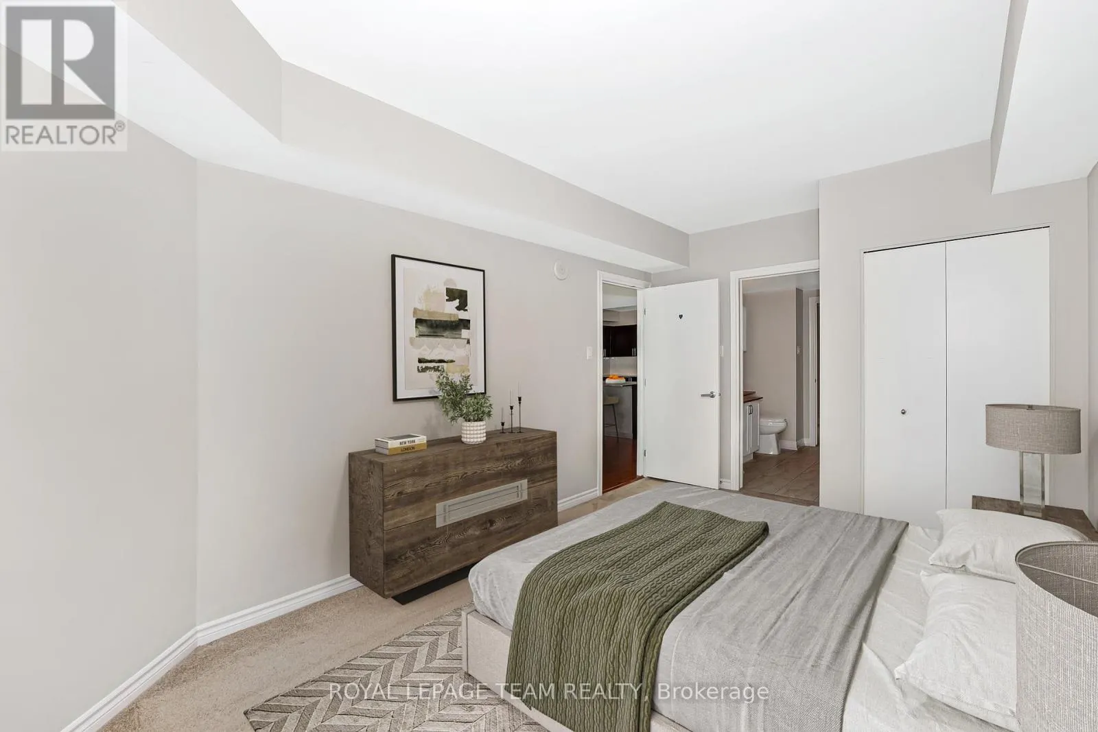 1404 - 234 RIDEAU STREET