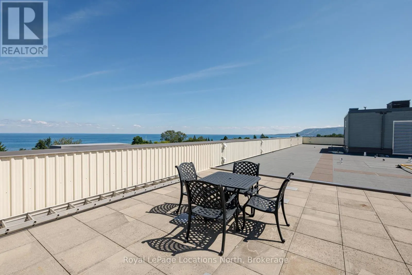 207 - 10 BAY STREET E, #207