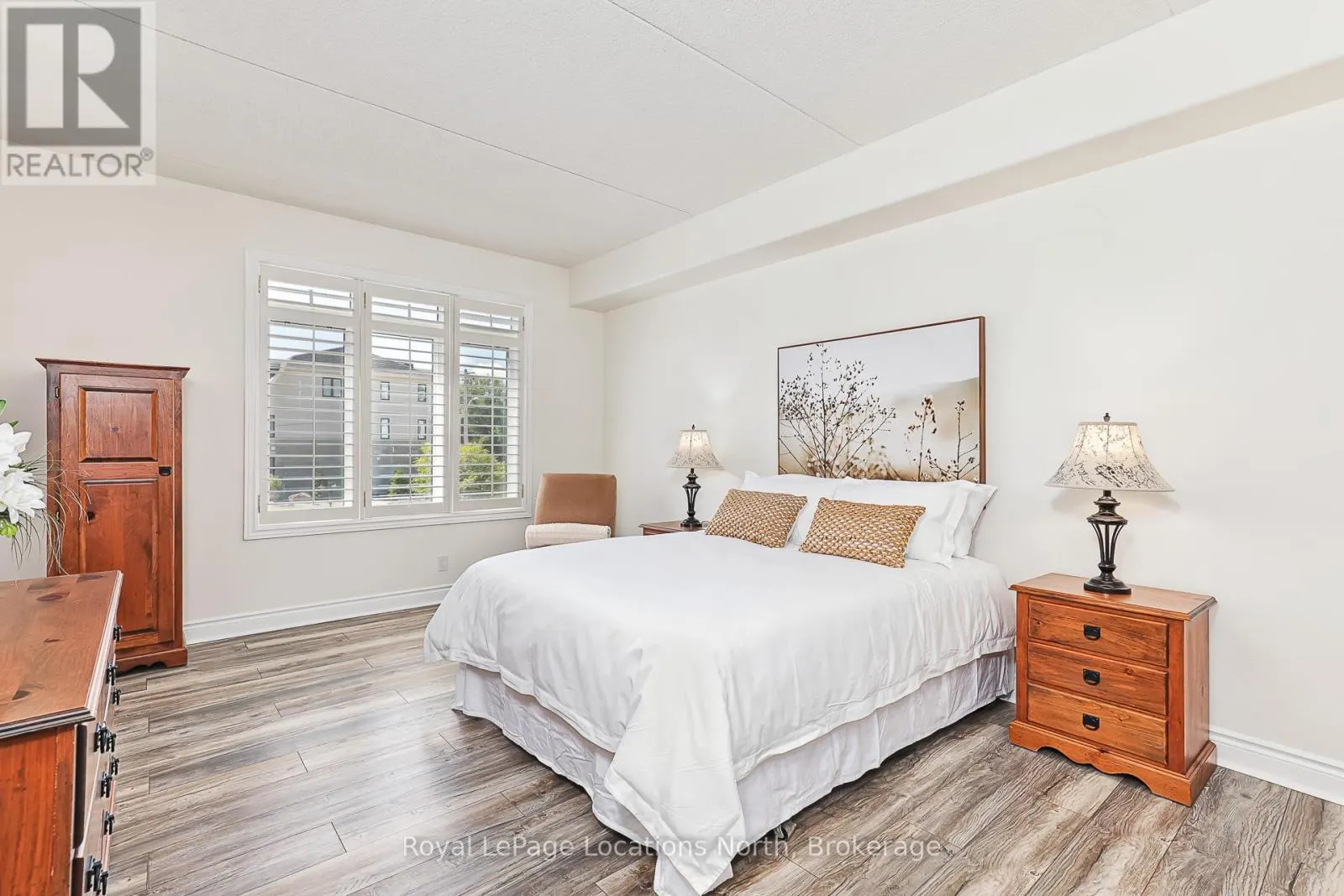 207 - 10 BAY STREET E, #207