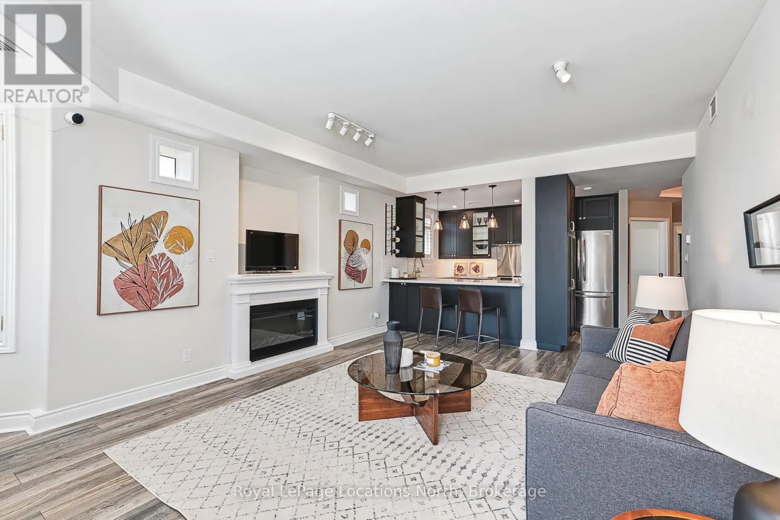 207 - 10 BAY STREET E, #207