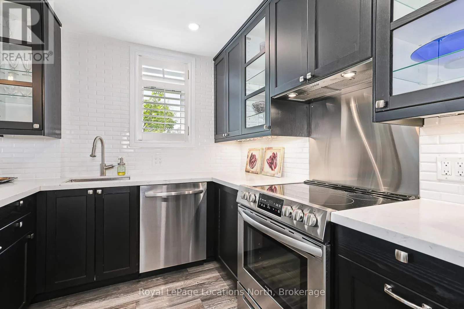 207 - 10 BAY STREET E, #207