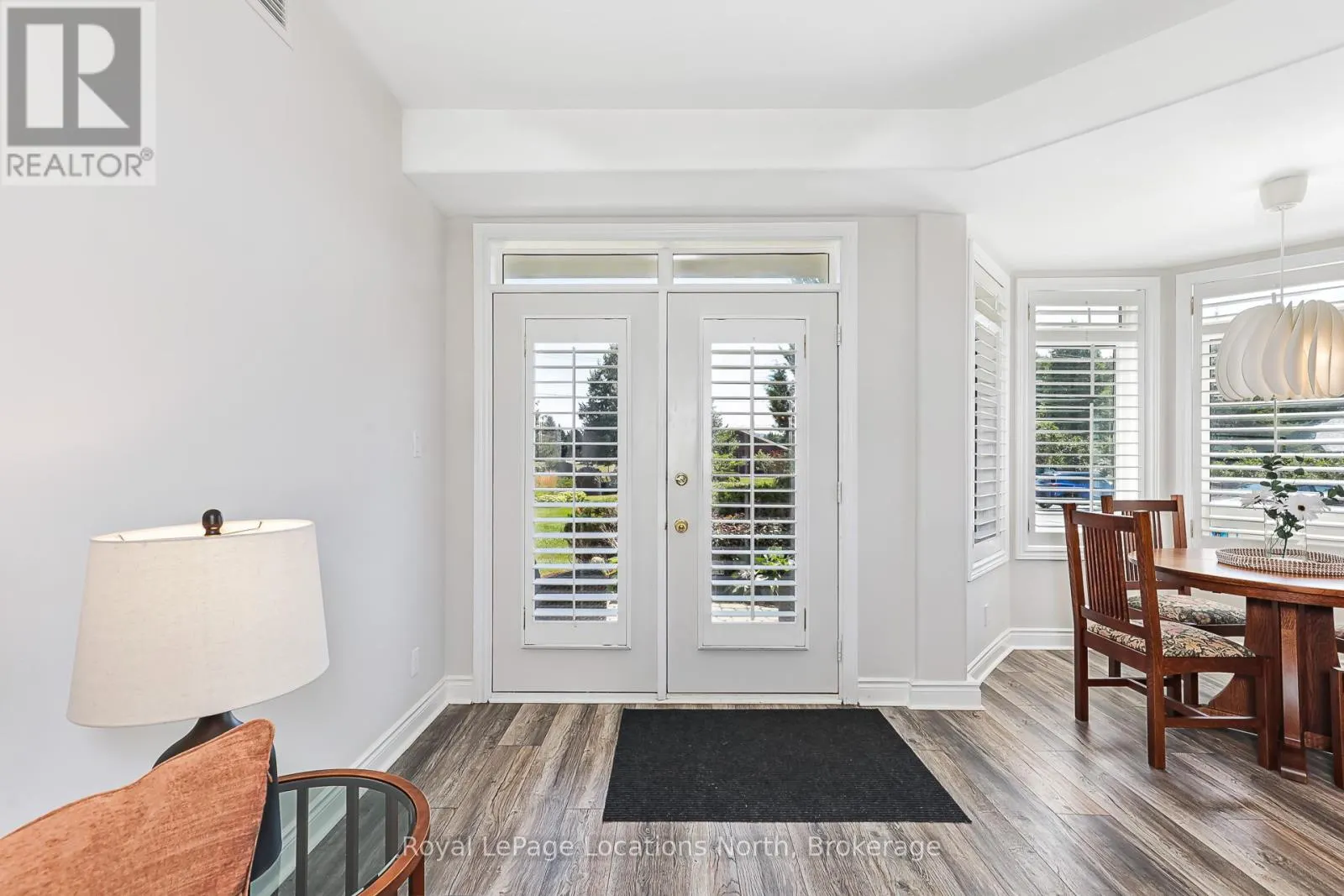 207 - 10 BAY STREET E, #207