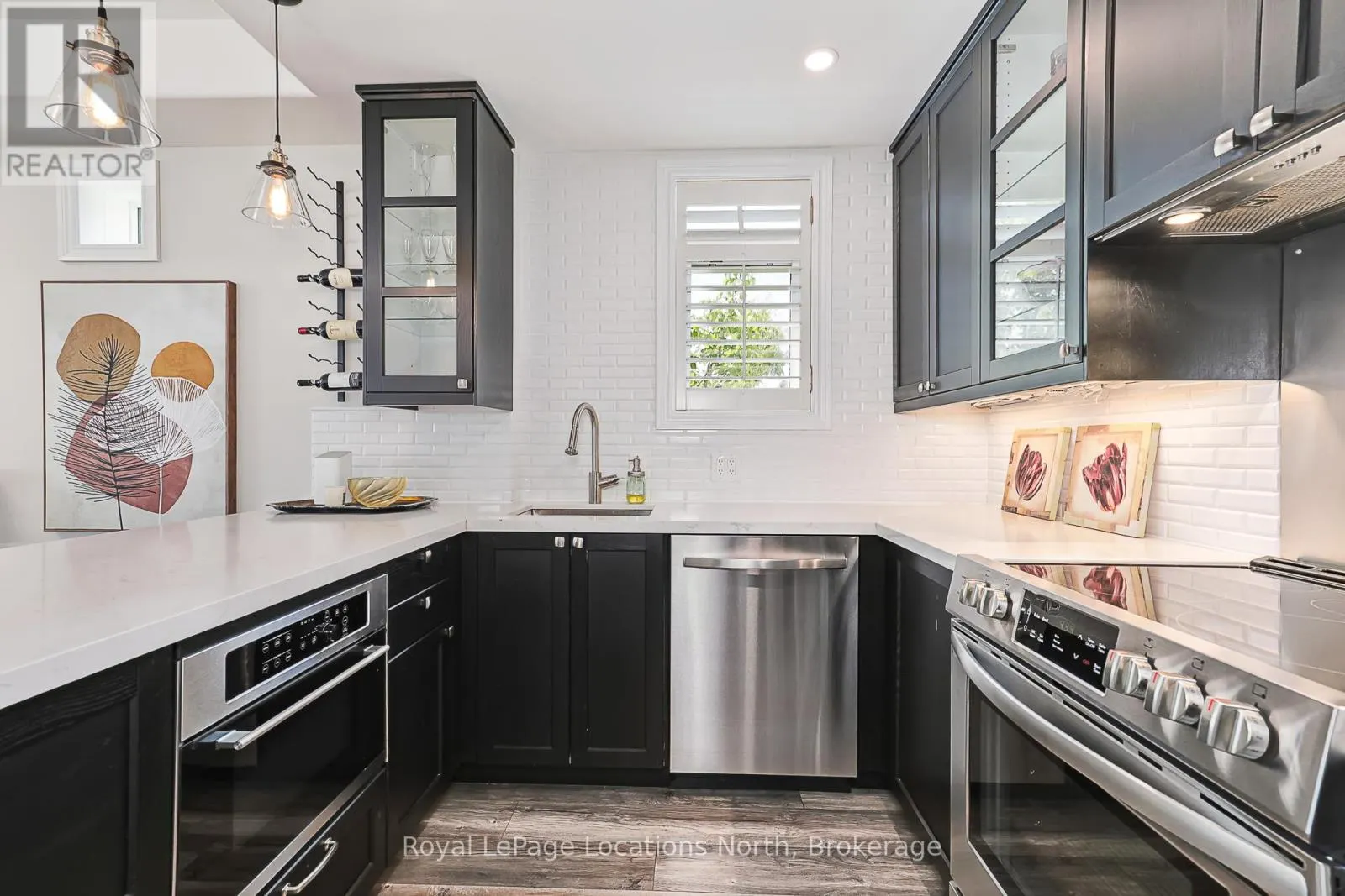 207 - 10 BAY STREET E, #207