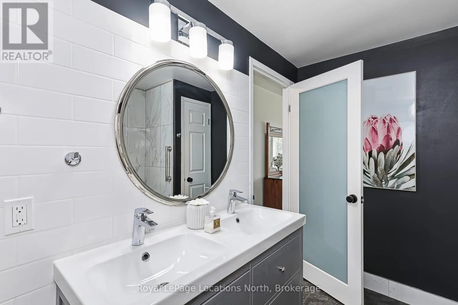 207 - 10 BAY STREET E, #207