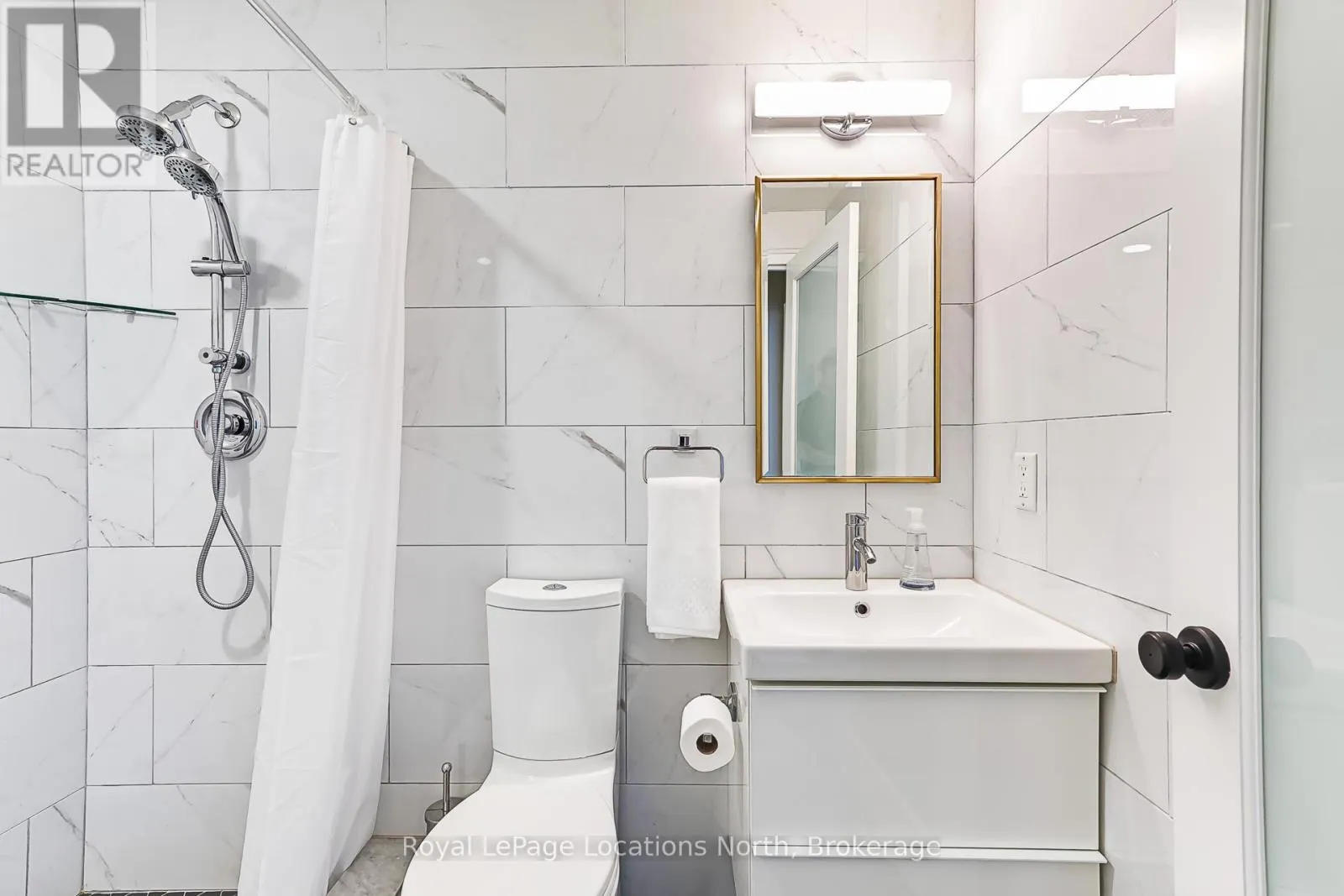 207 - 10 BAY STREET E, #207