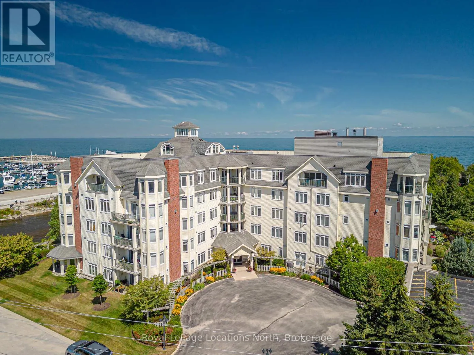 207 - 10 BAY STREET E, #207