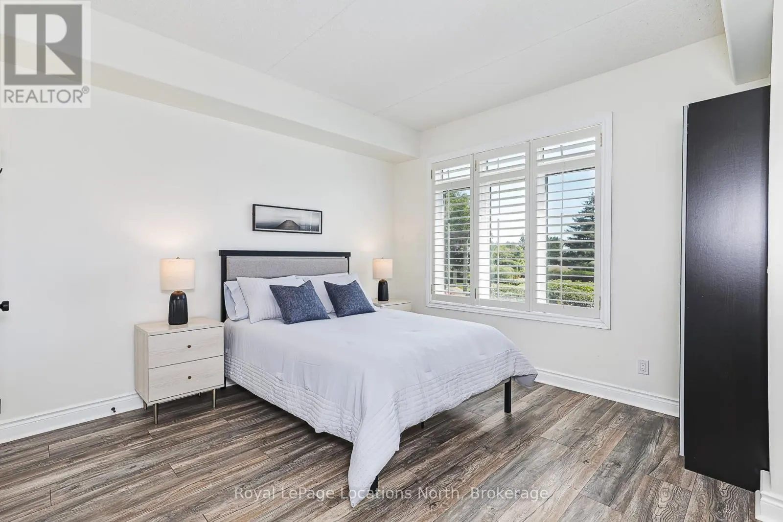 207 - 10 BAY STREET E, #207