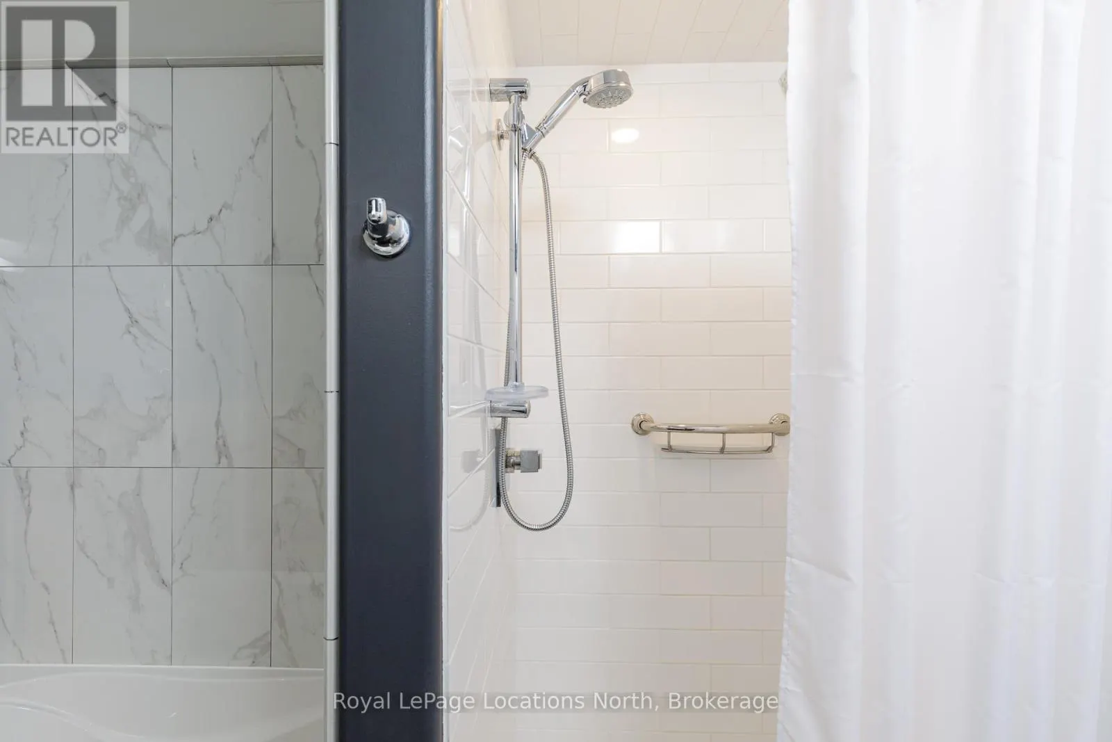 207 - 10 BAY STREET E, #207