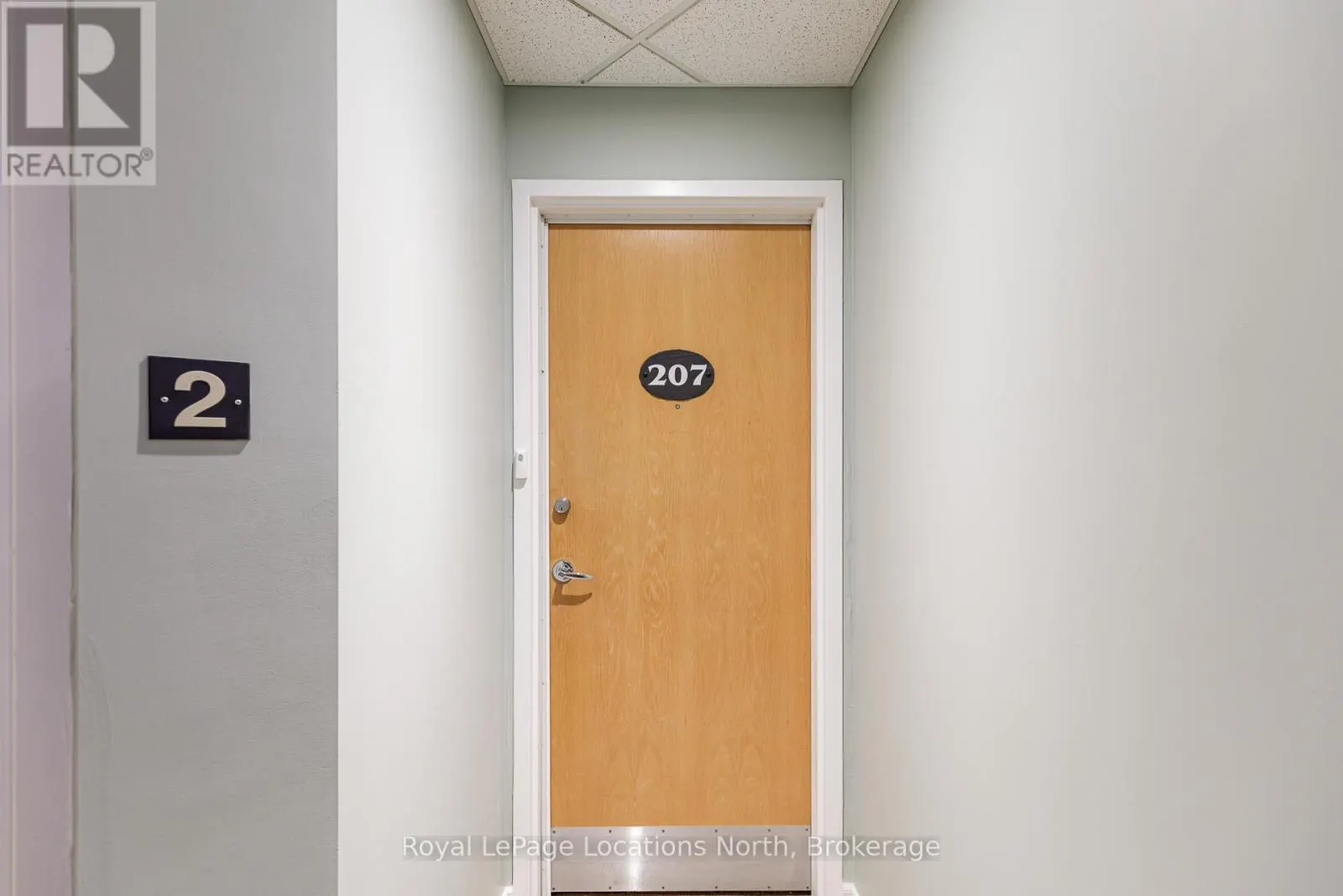 207 - 10 BAY STREET E, #207