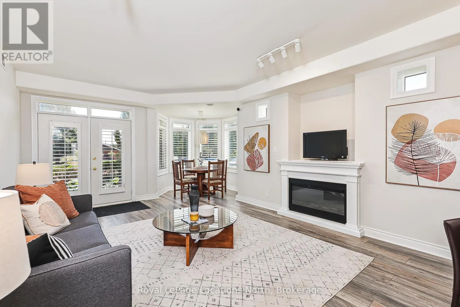 207 - 10 BAY STREET E, #207