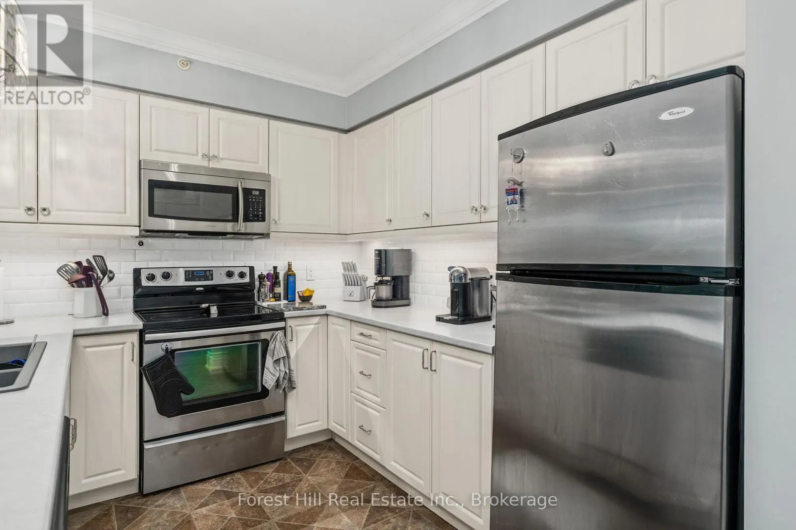 204 - 391C MANITOBA STREET, #204
