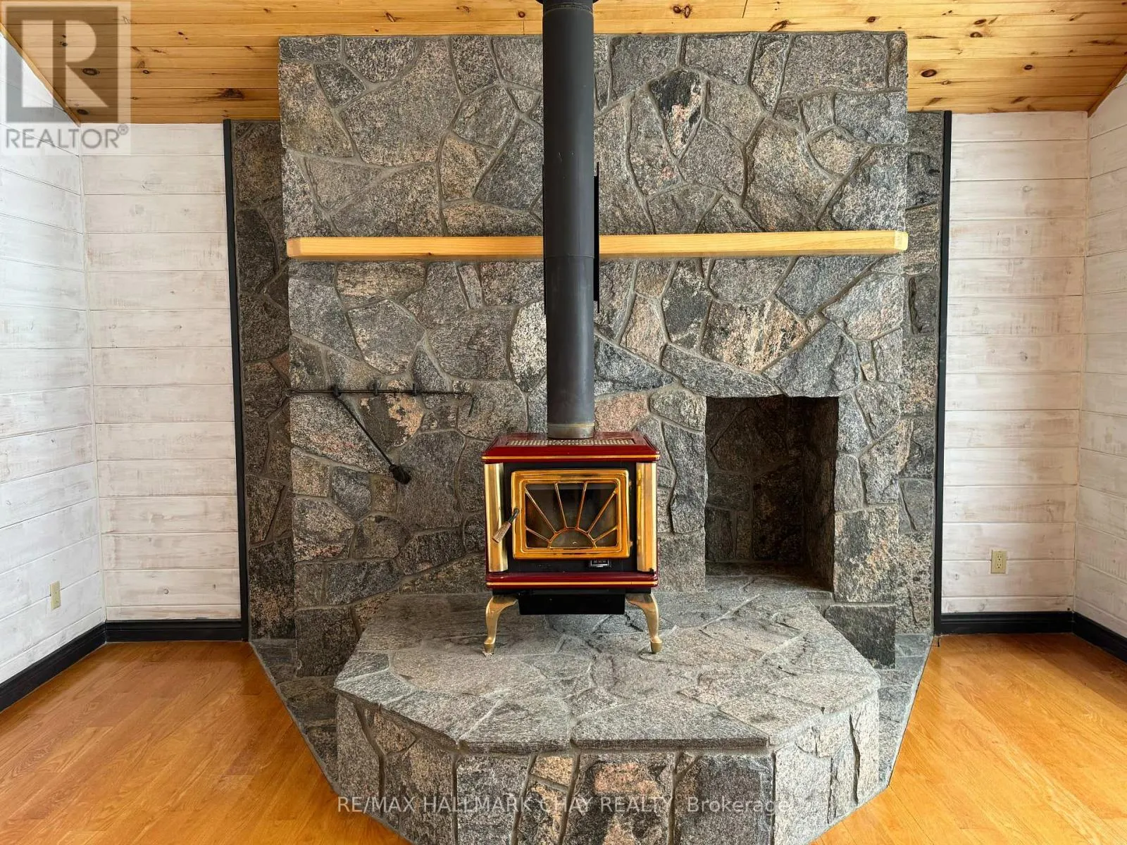 2318 PICKEREL & JACK LAKE ROAD